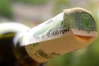 В Україні з 2014 року подорожчають алкоголь та цигарки