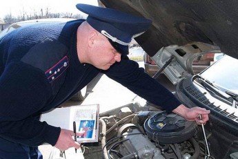 На Волині племінник голови районного суду торгує автівками із перебитими номерами