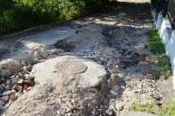 У центрі Луцька після аномальної зливи розмило дорогу