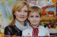 Жахливе вбивство у Хмельницькому: чоловік зарізав матір та дитину