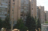 Людину досі не можуть знайти під завалами висотки у Луганську