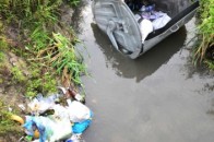 У Луцьку вночі в річку викинули контейнер зі сміттям