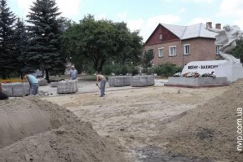 Сквер, який ремонтують у Нововолинську, таки став кращим