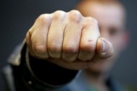 «Авторитет» з Житомирщини побив лучанина та вкрав його телефон