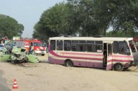 На Херсонщині зіткнулися автівка і пасажирський автобус: двоє людей загинуло