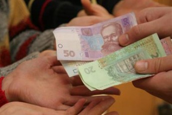 У Луцькій мерії вирішили малозахищеним громадянам дати по 435 гривень допомоги