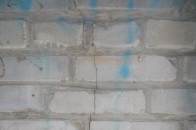 У Луцьку валиться багатоповерхівка, а комунальники розводять руками