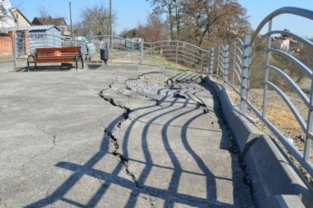 Панорама Луцька ледь не з'їхала у Стир: на ремонт потрібно 20 тисяч