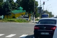 Мер Нововолинська роз'їжджає містом на червоне світло?