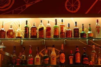 Луцький виконком не дозволив працювати магазину цілодобово, бо там торгують горілкою