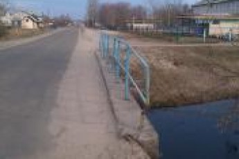 На Волині перехід через міст, яким щодня до дитячого садочка водять дітей, не побудують