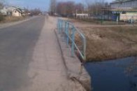 На Волині перехід через міст, яким щодня до дитячого садочка водять дітей, не побудують