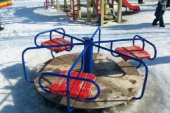 У Луцьку дітей залишають без дитячого майданчика, аби побудувати стоянку