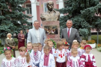 У місті на Волині з'явився новий пам'ятник Шевченку