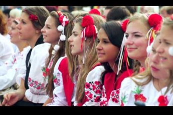 У День Незалежності в Луцьку - патріотична хода у вишиванках