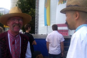 У Луцьку японець грав на бандурі