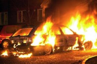 В Ужгороді дотла спалили автівку регіонала