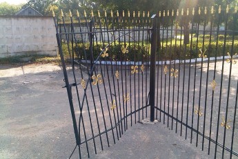 На Волині зруйнували шкільний паркан