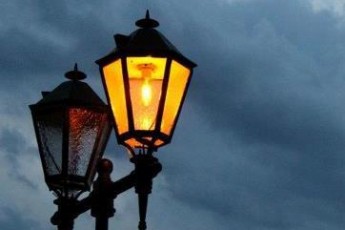 Лучани скаржаться депутатам на темряву у дворах
