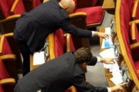У Волиньраді депутати влаштували балаган, бо картки голосують без людей
