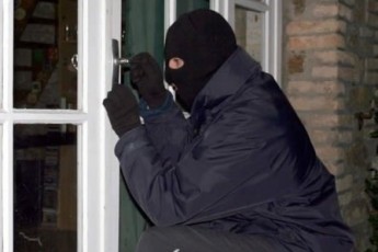 Молода лучанка вкрала у свого знайомого мобільний телефон та музичний плеєр