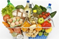 У Луцьку молодик викрав з мінімаркету цілий кошик продуктів