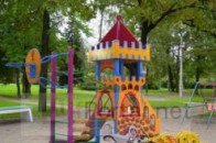 На Волині дитячий майданчик ледь не вбив 10-річну дівчинку
