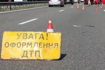 На Волині молода жінка паркуючись збила трьох пішоходів