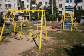 У Ковелі закривають очі на те, що ігрові майданчики небезпечні для дітей?