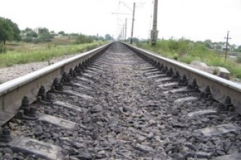 На Одещині потяг збив школяра, який йшов у магазин