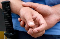 У Києві міліціонер обікрав пенсіонерку після того, як їй стало погано через звістку про смерть сина