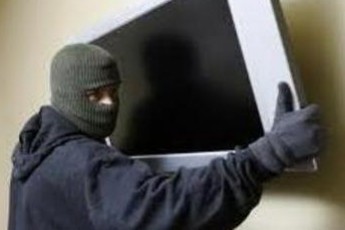У Луцьку з квартири чоловіка винесли «плазму»