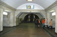 У Києві 89-річна жінка впала на рейки метро