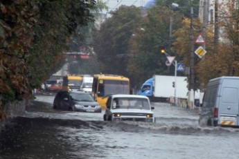 Житомир затопило після шестигодинної зливи