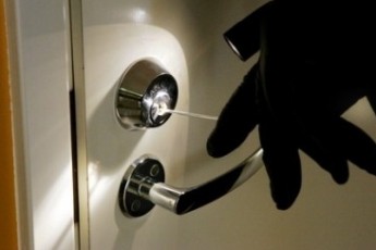 У Луцьку чоловік обікрав майстерню та виніс звідти інструментів на понад 20 тисяч гривень
