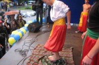 У Луцьку козаки-характерники ходили по битому склу