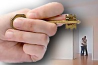 Квартирна афера у Луцьку: паспортист ЖЕКу №3 разом з нотаріусом мало не позбавили дітей житла