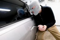 Молодий волинянин вкрав з чужого автомобіля пластмасові молдинги