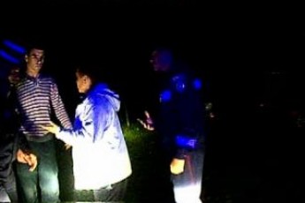 На Закарпатті п'яна жінка накинулась з ножем на автівку ДАІшників