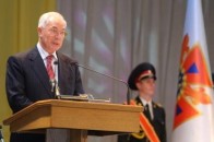 Азаров нагородив жінку з Волині, яка врятувала тонучого підлітка