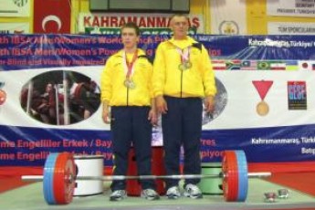 Батько та син з Волині привезли 6 медалей з чемпіонату світу з пауерліфтингу серед спортсменів з вадами зору