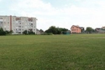 У Луцькій мерії не знають, як відібрати у Василя Столяра стадіон у Теремно