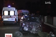 Кривава аварія у Дніпропетровську: на великій швидкості мажор влетів у таксі