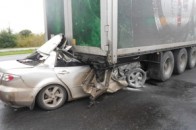 Страшна аварія на Полтавщині: іномарка влетіла під вантажівку