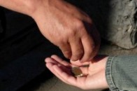 У Львові семеро людей напали на двох безхатченків
