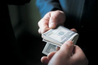 Волинський держслужбовець, який «погорів» на хабарі, сяде на 5 років за ґрати