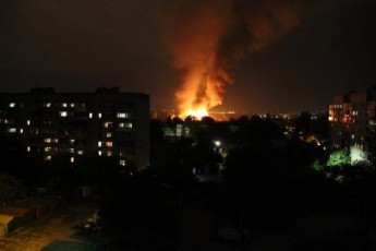 На лівому березі Дніпропетровська півночі палав величезний ангар