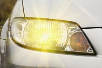 Із 1 жовтня водії повинні їздити з увімкнутими фарами
