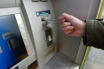 Лучанин сам довірив грабіжникам банківську картку з пін-кодом