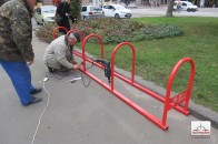 Біля найбільшого вишу Волині благодійники встановили ще одну велопарковку